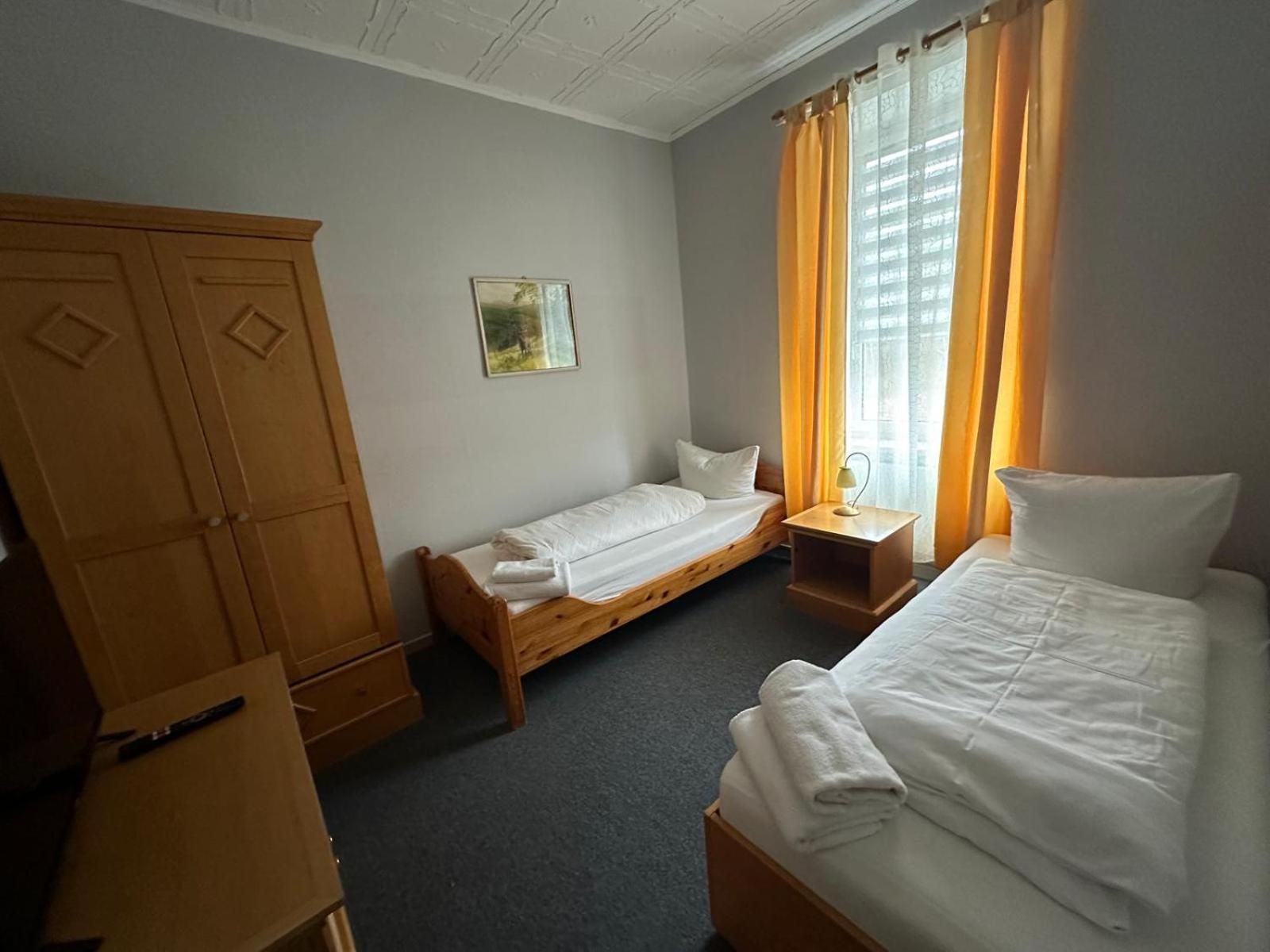 Pension Zur Alten Schule แบเรนชไตน์ ภายนอก รูปภาพ